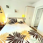 Aloha Apartment *